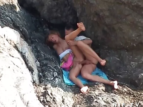 Sex anal sur la plage pour un amateur français anal couple.