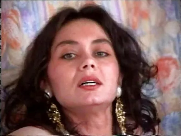 Mature hairy grannies keɓa fucked e nder puccu.
