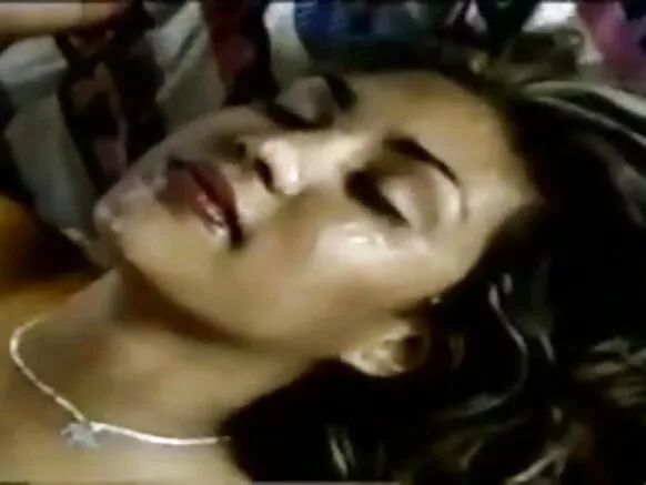 Porno indian slut, alɗuɗo e anal, heɓata ko jokkere enɗam e nder suudu ŋoral - ku.