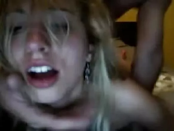 Blonde heɓi anal puccu mawngu e ina jogii puccu mum ɓuuɓngu.