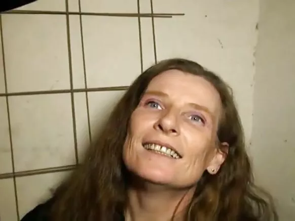 Eliza gangbang e nder video anal e Mandingo ummoraade e gollotooɓe.