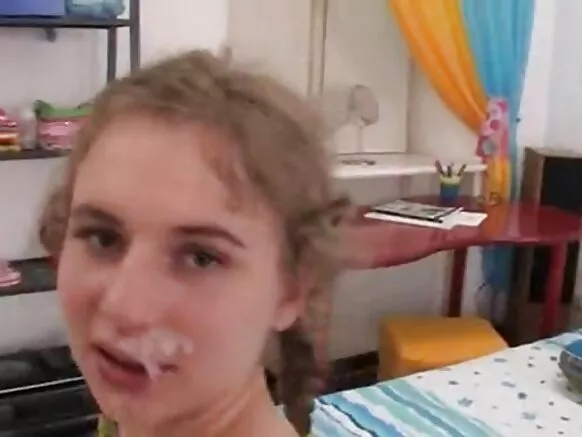 Teen ina woya e ɓuuɓri anal, amateur européen.
