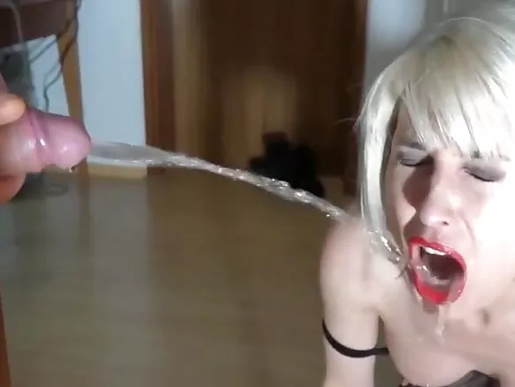 XXX lesbien anal e MILF Almaañ ina joofna e ɓuuɓri kaŋŋe.